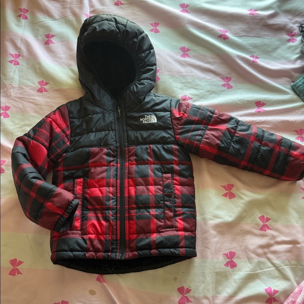 Excellent condition the North Face boy jacket 4T